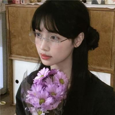 储物柜女孩